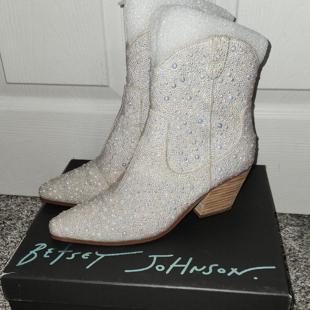 Betsey Johnson White Heeled Boots with Sparkly Finish And Pearls - Picture 1 of 4